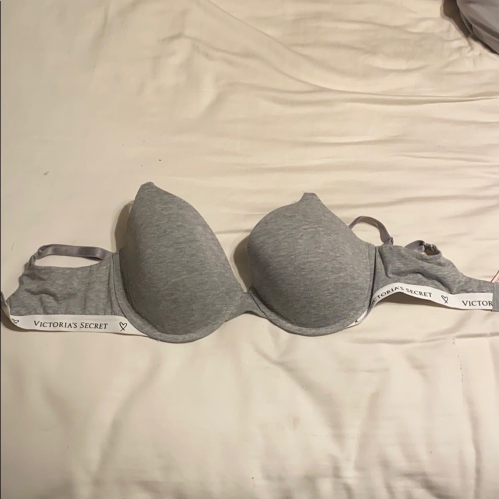 34DD barely worn VS bra!